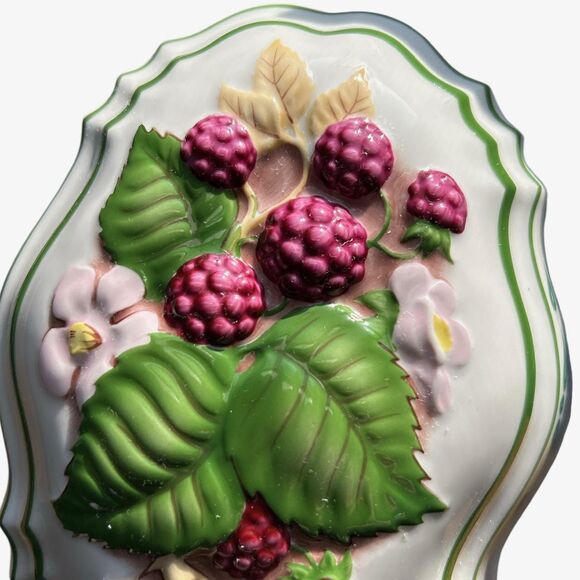 Vintage Franklin Mint Le Cordon Bleu Oval Black Raspberry Ceramic Wall Mold - Picture 3 of 5